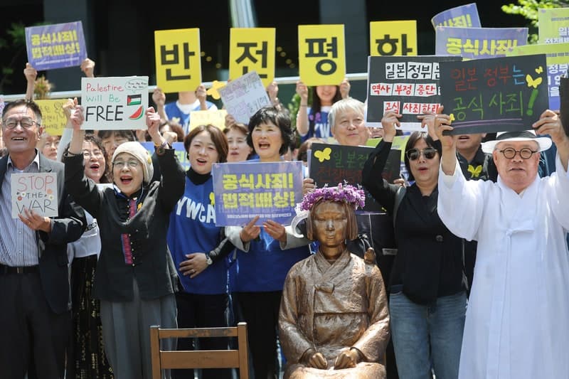 6년 만에 바리케이드 벗어난 '평화의 소녀상', 시민 곁으로 돌아와