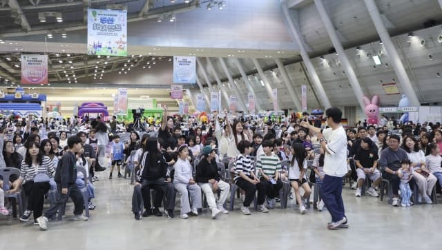 두산에너빌리티, 컨벤션센터 통째로 빌려 '실내 놀이공원'…어린이날 4,500명 웃음 채웠다