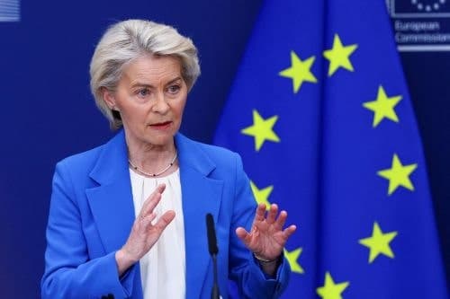 EU, 트럼프에 "합의 지켜라" 촉구…마크롱 "'무역 바주카포' 쓰자"