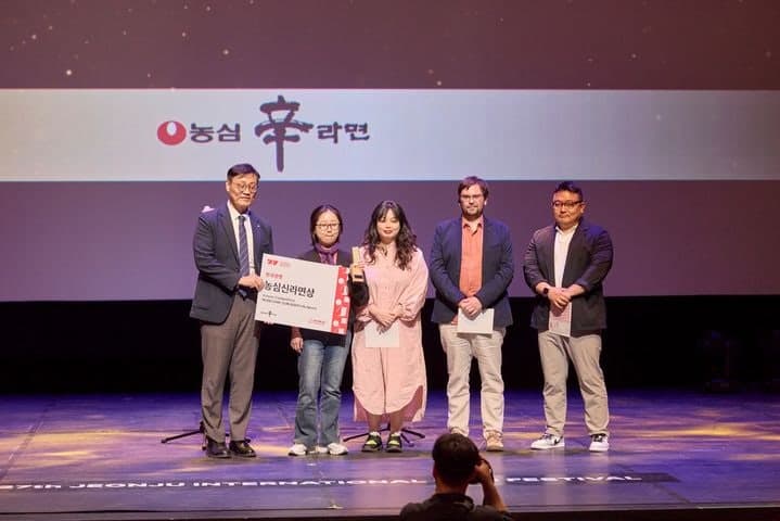 농심, 전주국제영화제서 유소영 감독 '공순이'에 '농심신라면상' 시상