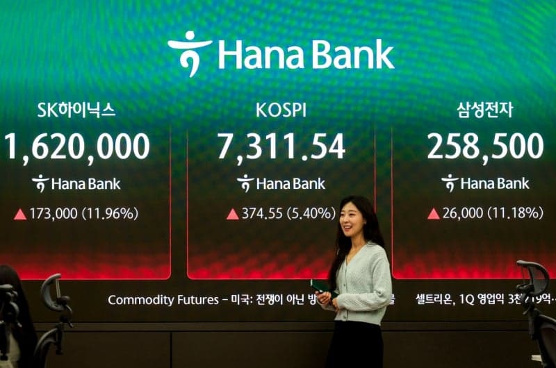 외신 "삼성전자, AI 인프라 핵심축…시총 1조달러 클럽 입성"