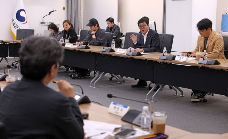 최휘영 장관 "영화계 '홀드백' 논의 민관협의체 이달 구성"