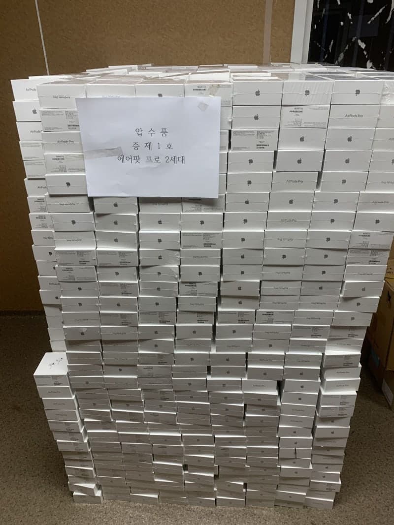 "혹시 내가 산 것도?"…122억 규모 '짝퉁 에어팟' 2만7천개 유통한 중국인 일당 검거