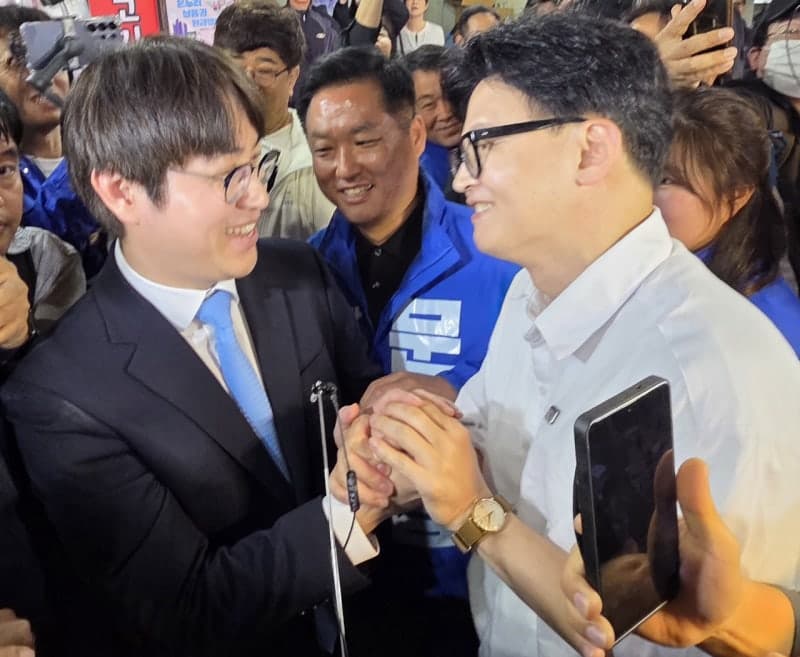 부산 북갑 보선 후보들, 원로 영입 경쟁…"하정우는 김영춘, 한동훈은 정형근"
