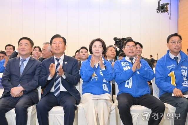 민주당, 인천·경기·제주 공천자대회 "지방선거 압도적 승리 달성할 것"