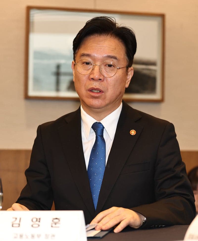 노동부 장관 "삼성전자 성과, 협력업체 노력·정부 지원 덕분…노사 조속한 대화하길"