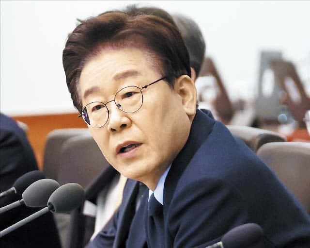 李, 개헌 표결 불참 국힘 겨냥 “불법 계엄 옹호한다고 봐야”