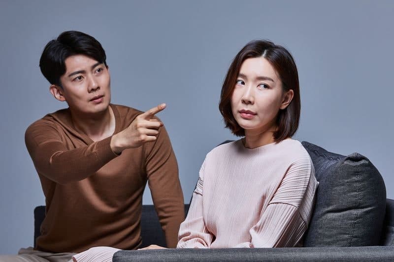 "맞벌이인데 4만원 쓴다고 길길이 날뛴 남편"...이혼 고민하는 맞벌이 아내