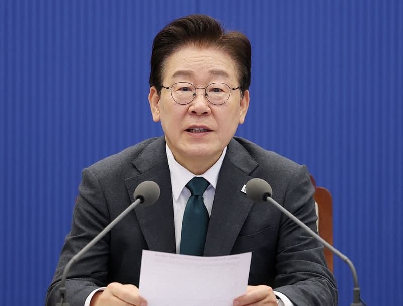李대통령, "재정 튼튼하다는 IMF 평가 배제 아쉬워" 순부채비율 보도에