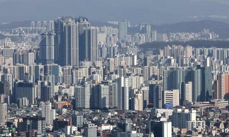 “팔 사람 다 팔았다”…서울 아파트값 64주 연속 상승, 용산 반등 강남만 하락세