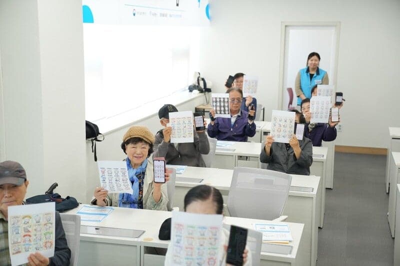 “손주 재롱 영상, ‘쇼츠’로 만들거에요”...AI 디지털배움터 69개소 확대, 전 국민 AI 일상화 시대 연다