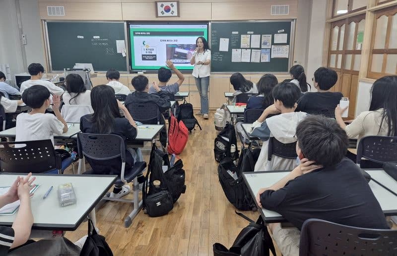 '청소년 도박 멈추는 게 이기는 거야'…학교 예방교육 '법적 의무' 됐다
