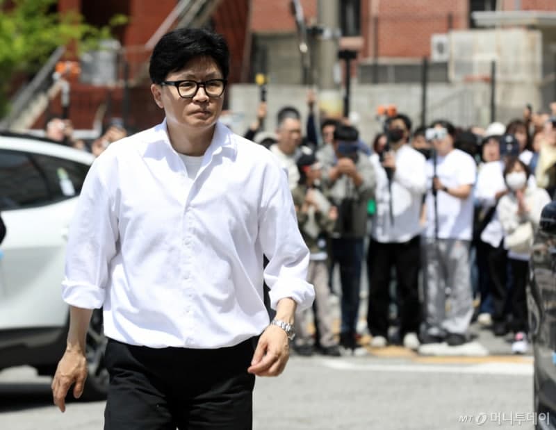한동훈 "친한계, 개소식 참석 대신 마음만…세싸움 아닌 축제장 치를 것"