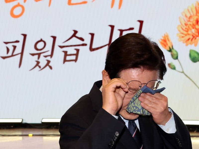 대통령·국회의장·與대표, 같은 날 다른 이유로 '눈물'…"카네이션·개헌·계엄"