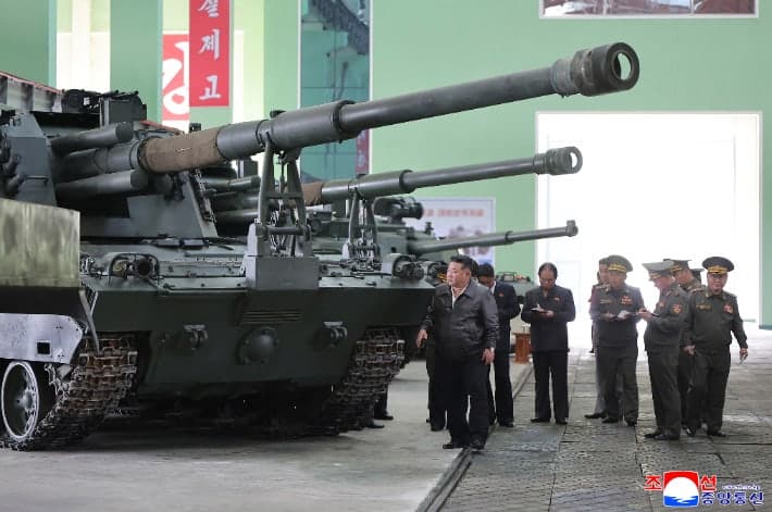북, 서울 사정권 곡사포 연내 배치 및 신형 구축함 진수