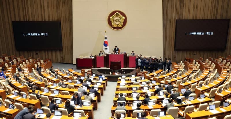 개헌안 국힘 불참에 표결 무산…우 의장 "오늘 재표결"