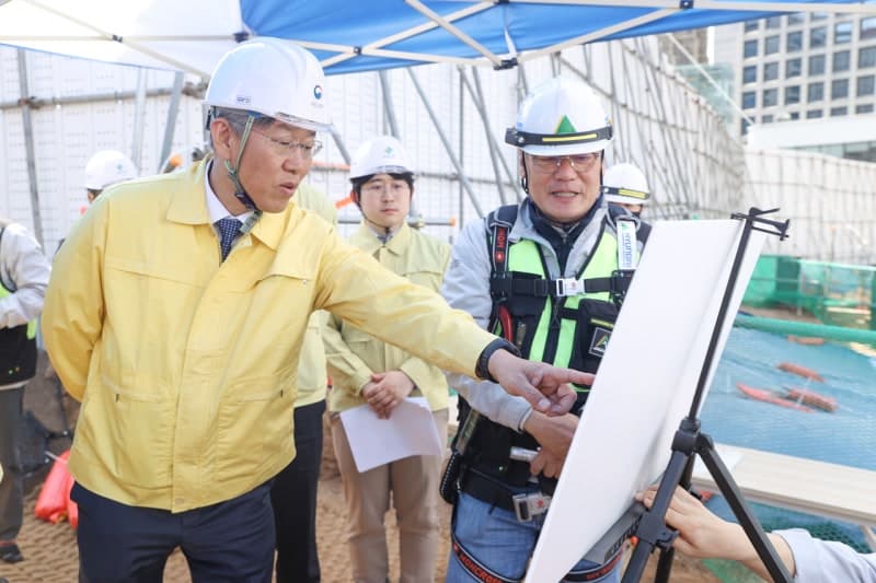 김이탁 국토차관, 밀레니엄 힐튼 해체현장 점검…“도심 해체공사 안전 강화” 당부
