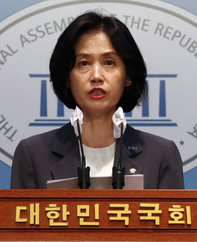 법원 "'尹 감찰 의혹' 박은정 해임 처분 취소해야"
