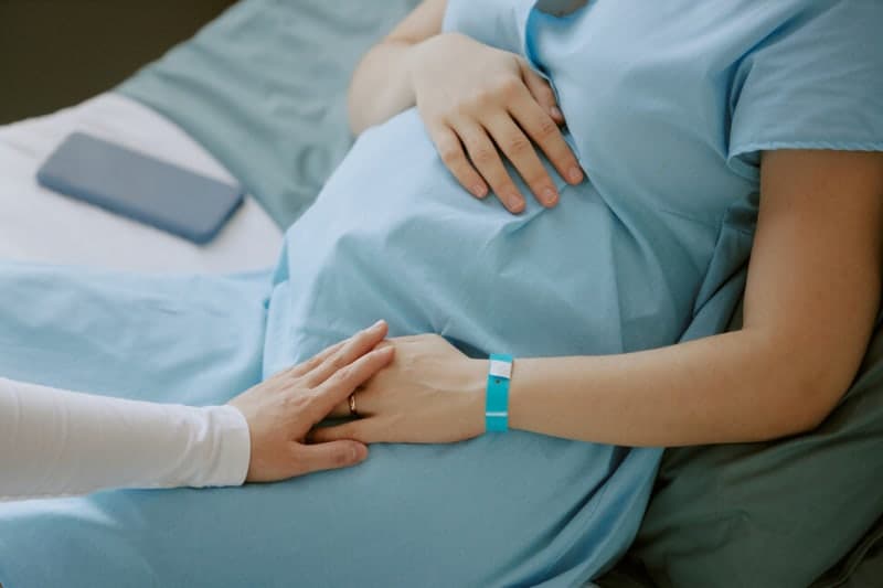 권역모자의료센터 절반, 산과 전문의 부족으로 "인력 부족으로 분만 응급 상황 대처 어려워"