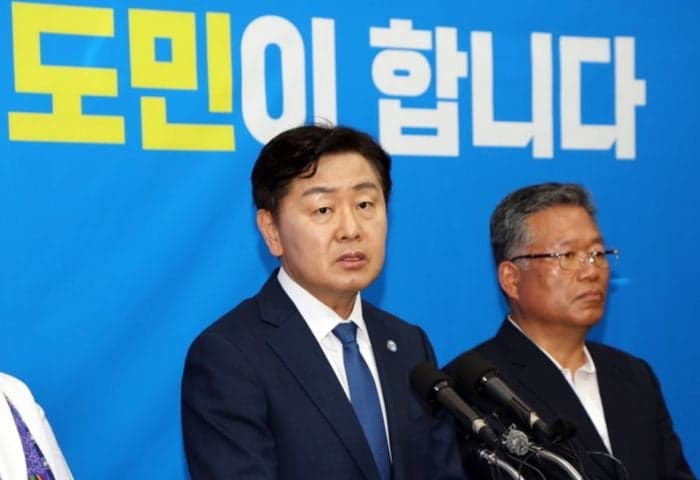 '제명' 김관영 무소속 승부수…이성윤 "도민 기만" 비판 속 요동치는 전북지사 선거판