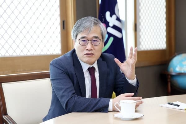 '출판기념회 커피 제공' 김진용 전 인천경제청장, 2심서 무죄