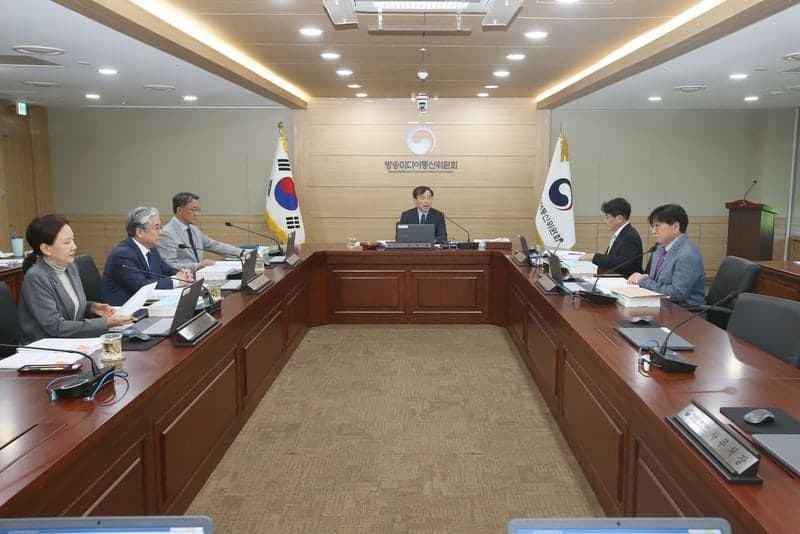 '가짜뉴스' 최대 5배 손해배상…구독자 10만 유튜버부터 적용, 과징금 최대 10억