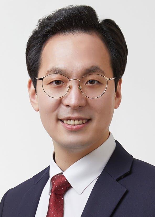 국민의힘 김선민 거제시장 후보, '허위 경력' 기재 의혹으로 경찰 고발당해