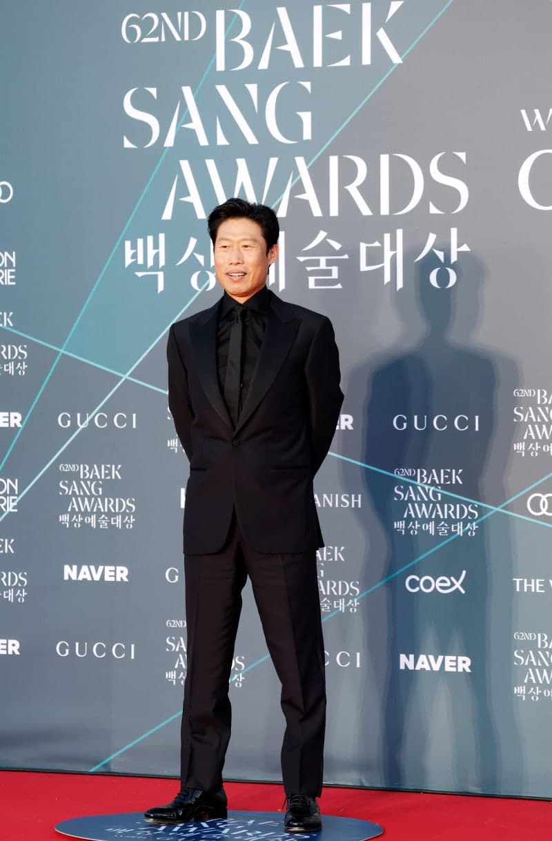 "30년 전 같이 포스터 붙였는데"…유해진·류승룡, 제62회 백상예술대상 '대상'