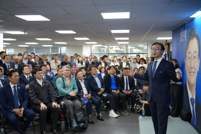 전재수, 캠프 열고 "30년 부산 침체 끝내고 해양수도 완성할 것"