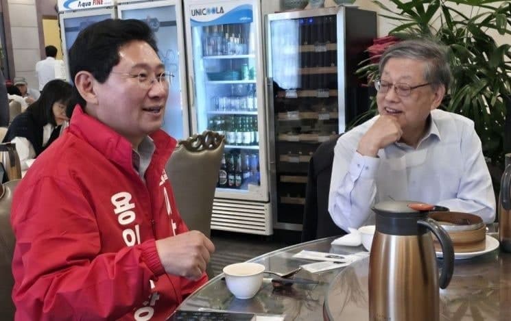 김황식 전 총리, 이상일 후보에 “시민만 보고 뛰어라” 격려…이상일 “시민만 믿고 경청” 화답