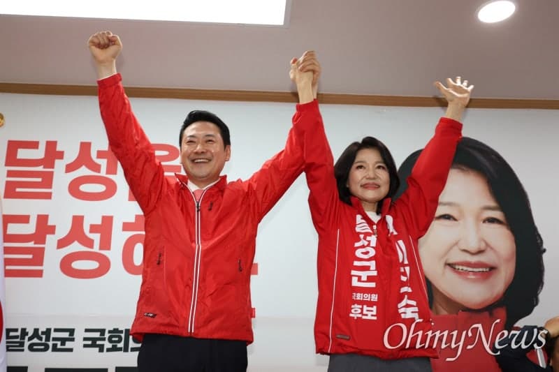 장동혁, 이진숙 개소식서 "올해 국정감사 최고 스타 예약" "국회서 함께 싸워달라"