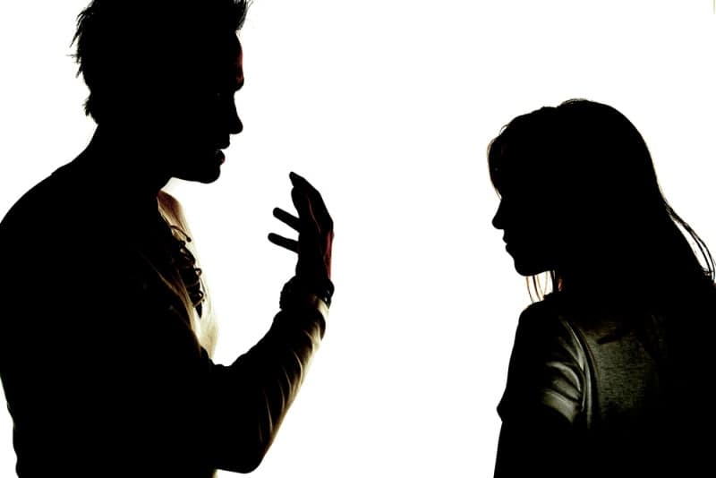 "애도 못 보고, 공장 가서 돈이나 벌어라" 아이 다치자 아내에 막말 쏟아낸 남편에 이혼 통보