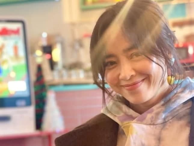 배우 강성연, 이혼 3년 만에 재혼…남편 얼굴 공개하며 "당신이 있어 웃을 수 있었다"