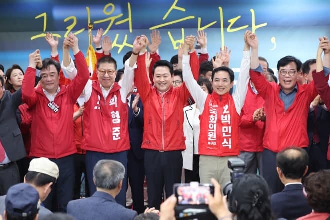 부산 북갑 보선, 보수 적자 경쟁 격화