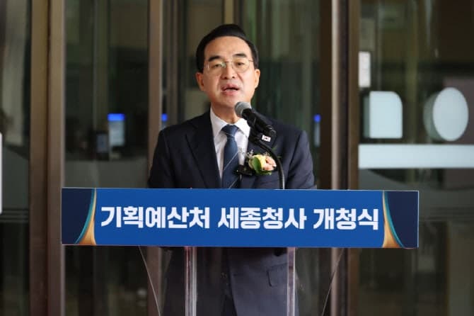 박홍근 기획처 장관, "중장기 국가전략·성과중심 재정 강화" 강조하며 세종청사 5동 시대 개막