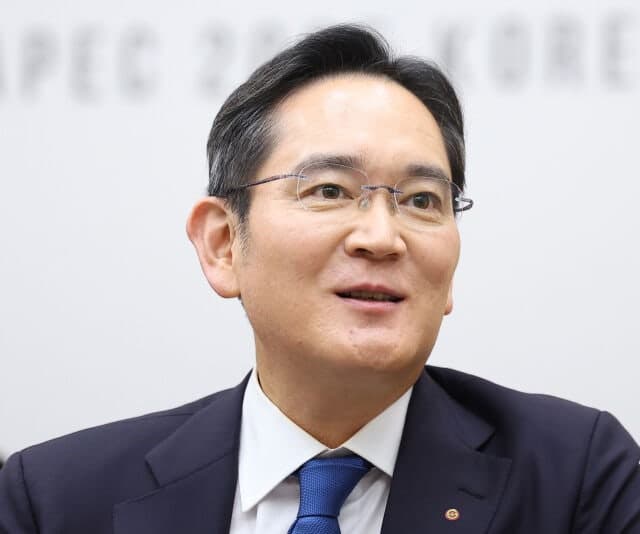 이재용 회장, 국내 첫 '주식 자산 50조' 부자 등극…삼성家 합산 100조 시대