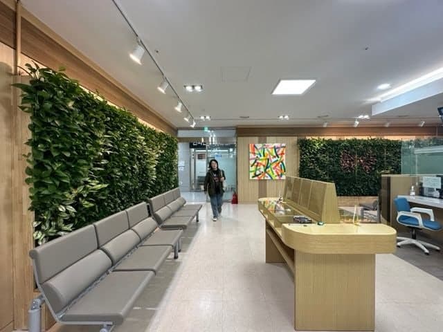 서울 공공건물 '수직정원' 조성해보니…실내 미세먼지 최대 83.6% 줄었다