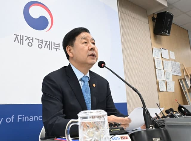 구윤철 "올해 경제성장률 2% 넘을 것…반도체·중동 전쟁 영향 봐야"