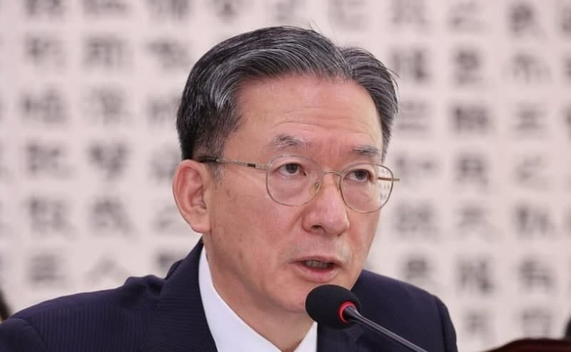 정성호 법무장관, 구자현 대행 등 검찰 지휘부와 5·18 민주묘지 참배…"검찰 간부 첫 방문"