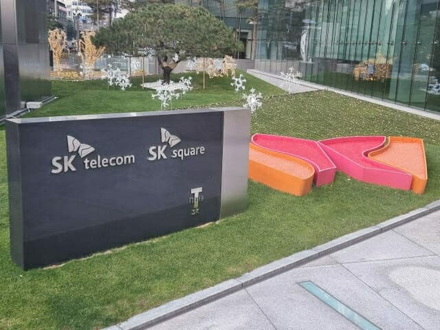 SKT, 앤스로픽 지분가치 상승 기대에 10만8000원 터치…장중 신고가
