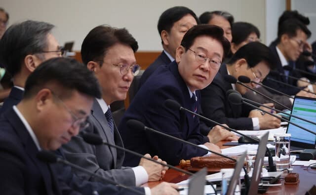 공정위, '교복 담합' 과징금 1000만원 효과 없어…"다시는 생각 못하게 강력 제재하라"