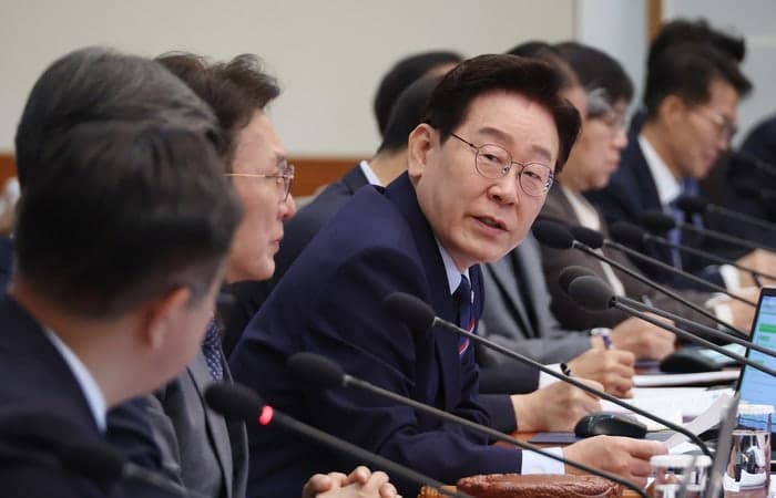 李대통령 "2003년 카드사태 연체 지금도 추심…국민 도적감정에 맞나" "잔인해도 정도가 있지"