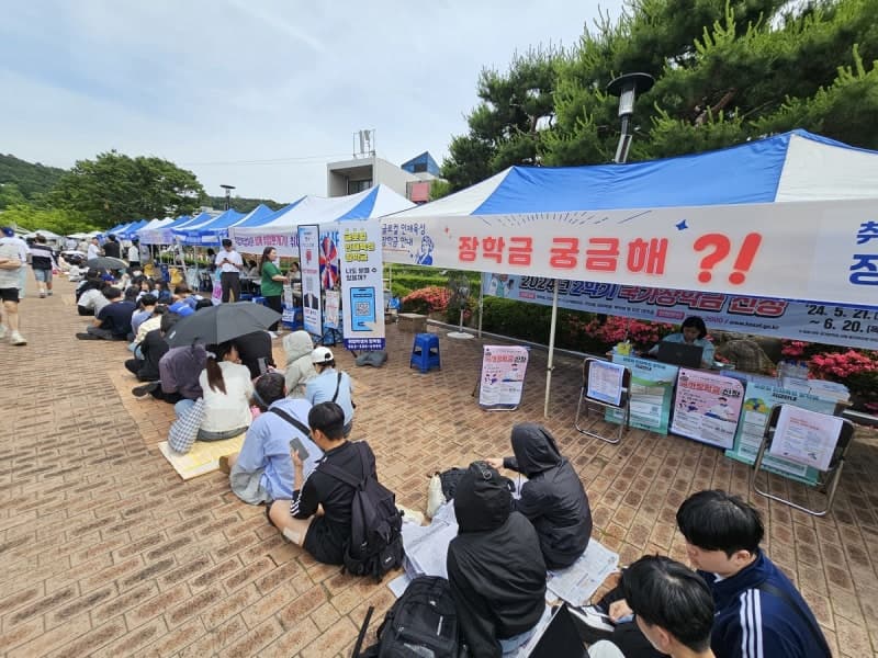 "50만원에 학생증 이틀 삽니다"…대학 축제 시즌 앞두고 암표판 된 캠퍼스