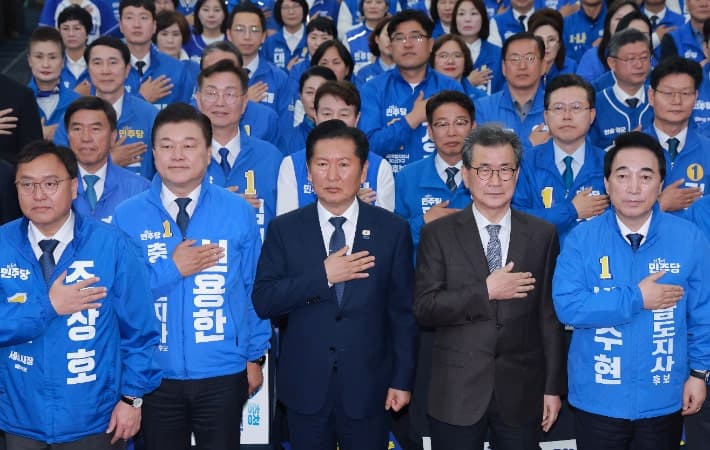 신용한 "충북의 파란 물결 전국으로 확산할 것" 충청권 민주당 후보들 청주 집결