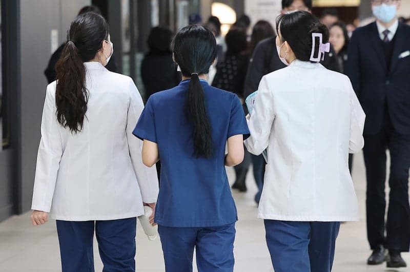 “밤샘근무, 폭언에 번아웃”…간호사 10명 중 7명 “이직하고 싶다”