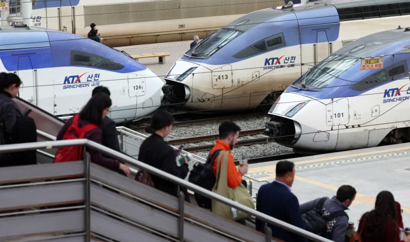 "젊은 사람이 자리 좀 양보해라"…KTX 특실 무단 착석 승객의 '뻔뻔한 요구' 논란
