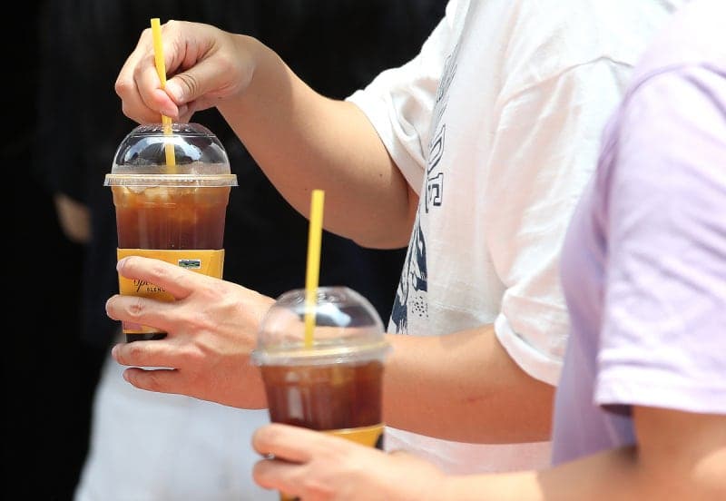 "500원 더 내고 디카페인 마셨는데 왜 두근거리지"…이제 '디카페인' 기준 확 바뀐다