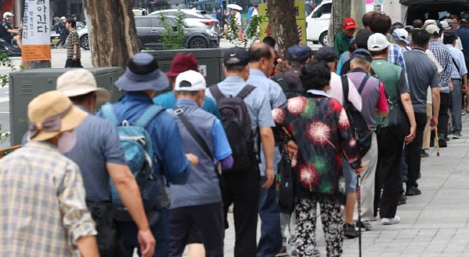 노동부, '체감 38도' 넘으면 옥외작업 중지 강력 권고…온열 사망시 엄벌