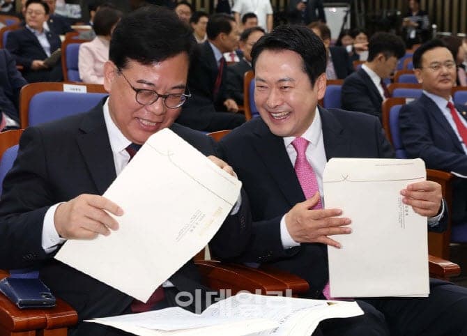 장동혁 "이재명 마음에 안 들면 다 가짜뉴스" 재반박, 국힘 "초과세수 국민배당? 결국 청년부채" 김용범 경질 촉구