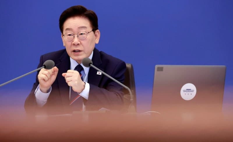 이 대통령, "포퓰리즘적 긴축재정 안돼"…초과세수 바탕 '초확장재정' 주문